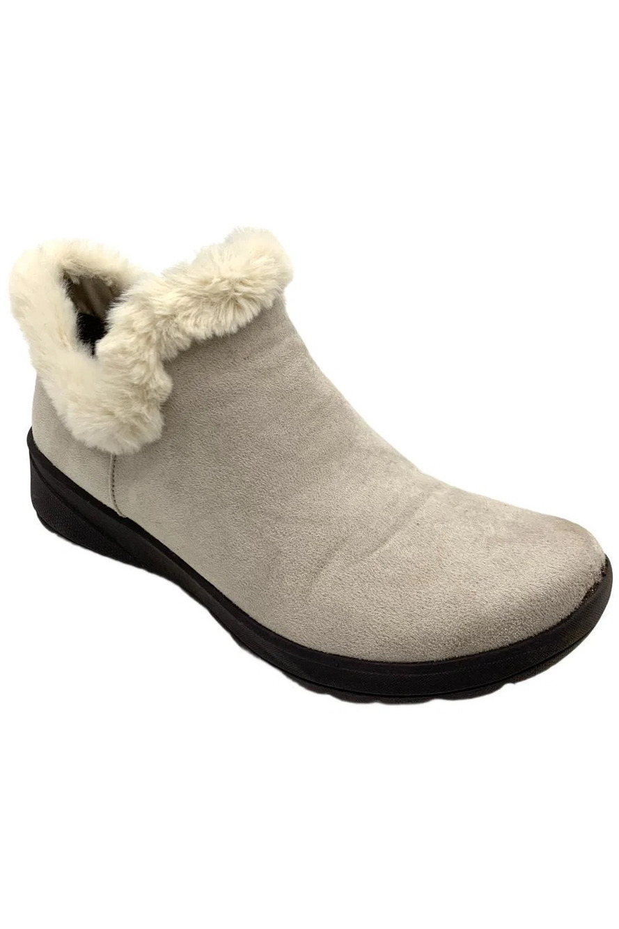 BZees Women's Greatness Cozy Pull-On Bootie Hunter Sand - Medium